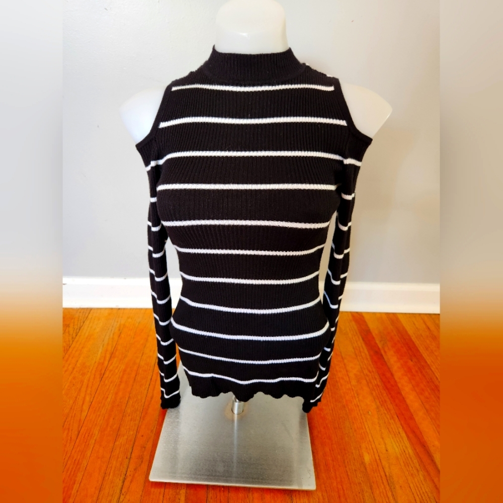 WHBM cold shoulder long sleeve knit top size XXS